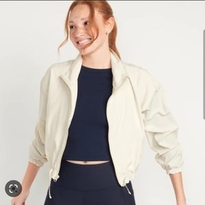 Old Navy active stretchtrch cropped windbreaker in wishbone